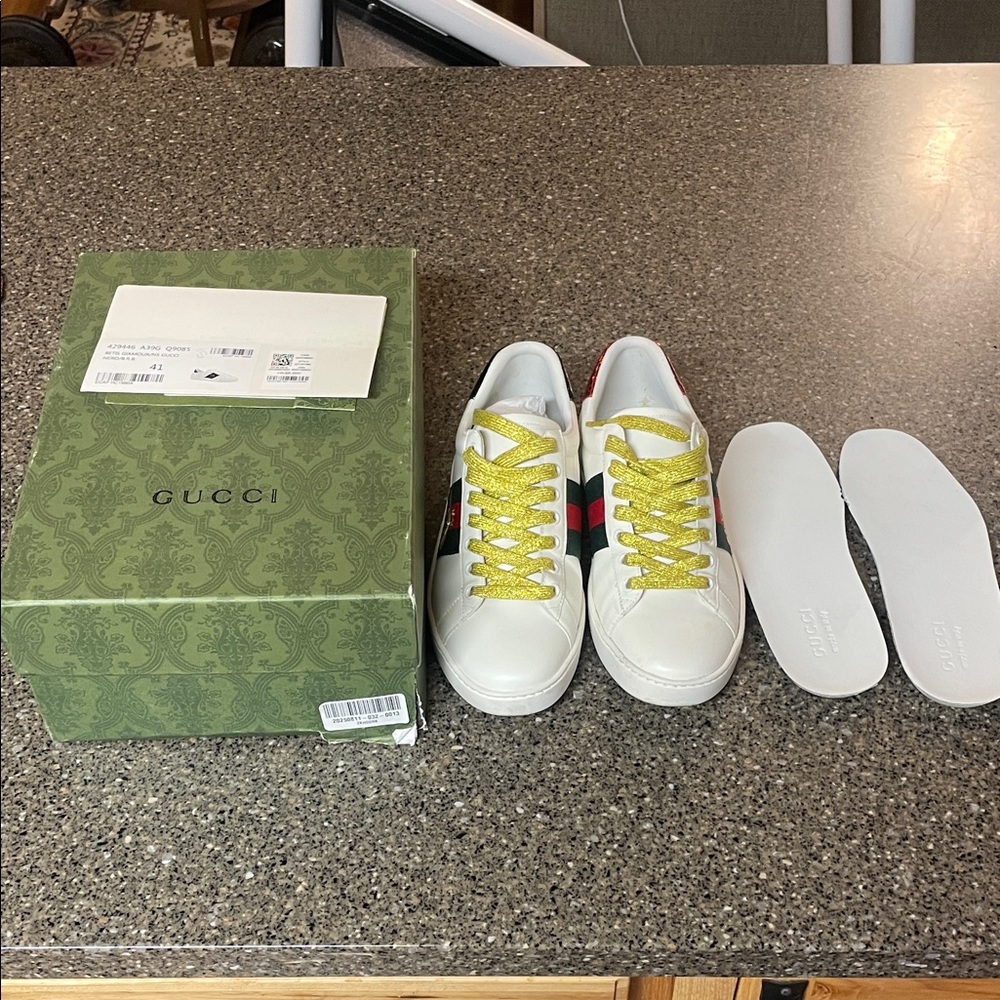 Gucci White Sneakers with Gold and Red Accents - Picture 5 of 5
